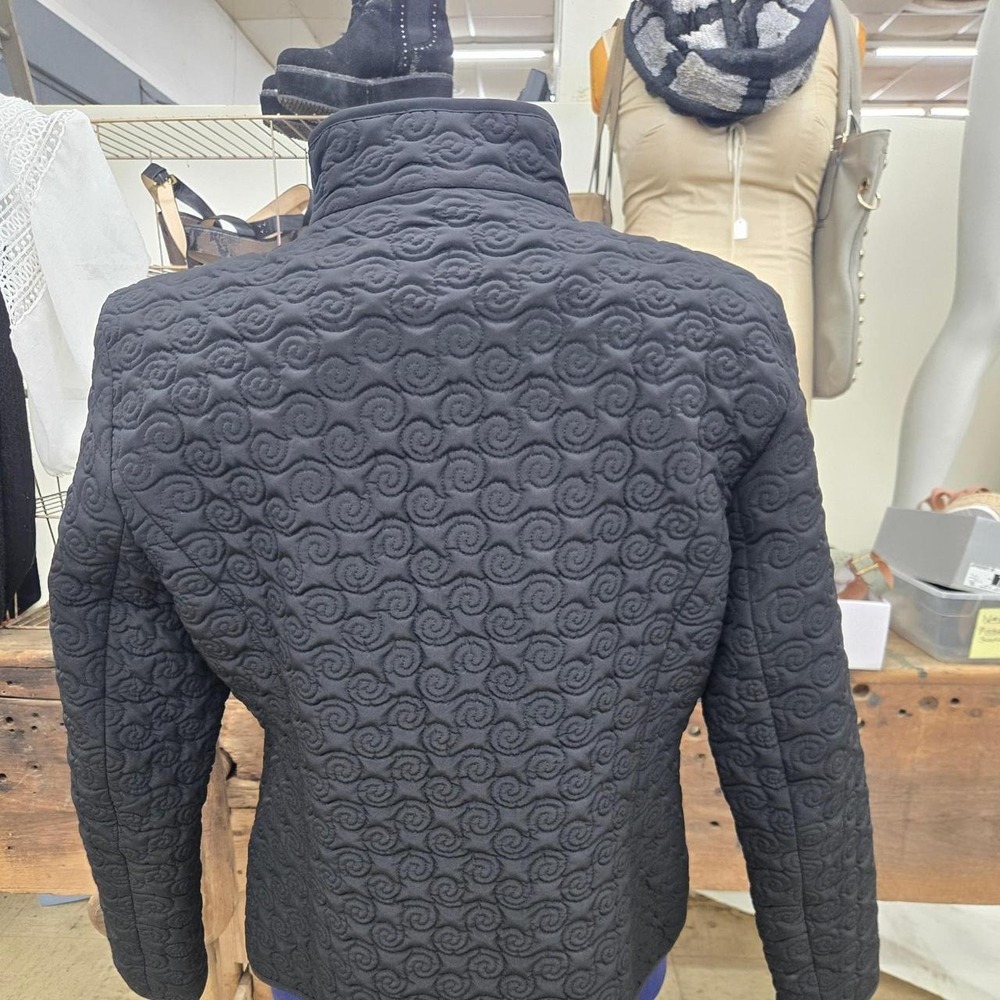 Gallery black quilted jacket with spiral pattern, size XL - Picture 4 of 7